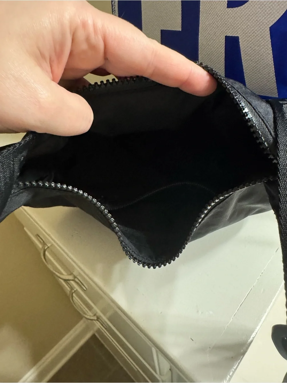 BRAND NEW Baguu Small Crescent Crossbody Bag - Picture 3 of 8